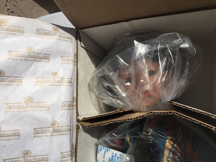 The Ashton-Drake Galleries Serena Doll By Joan Ibarolle New In Box [Photo 8]