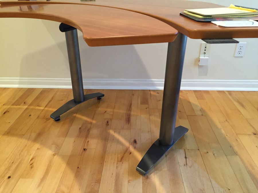 Corner Desk Unit With Adjustable Shelf