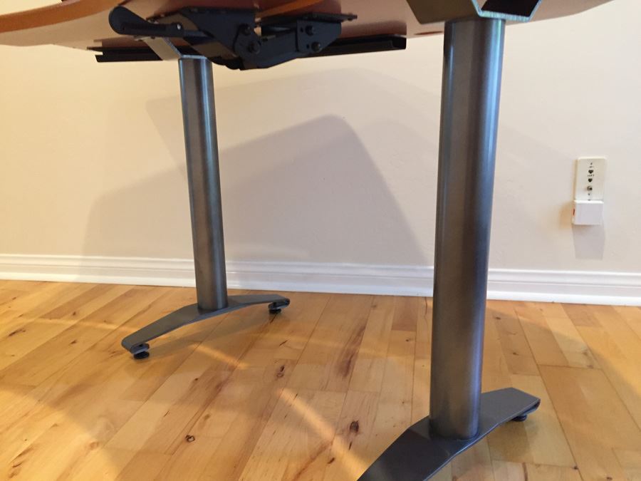 Corner Desk Unit With Adjustable Shelf [Photo 4]