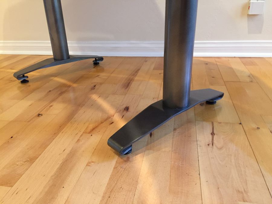 Corner Desk Unit With Adjustable Shelf [Photo 5]