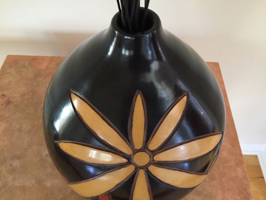 Peruvian Vase With Aritificial Flowers 12' Tall [Photo 4]