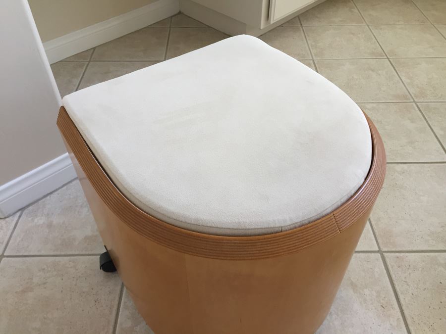 Rolling Vanity Bench Seat [Photo 2]