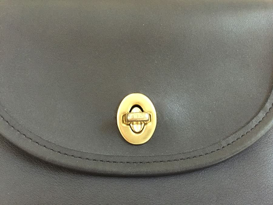 Black Coach Handbag [Photo 5]