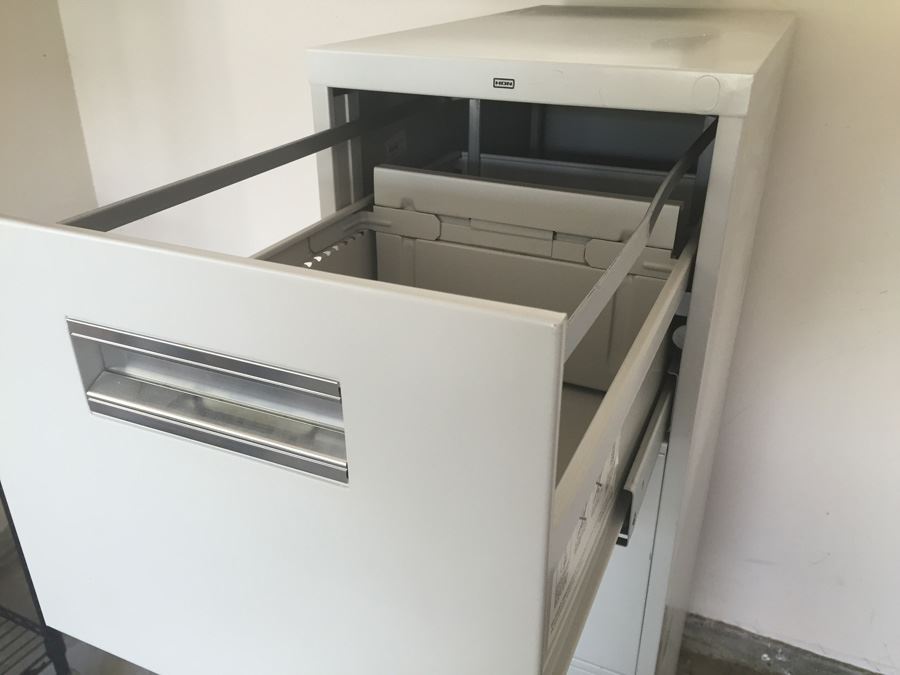 HON Filing Cabinet Retails $250+ [Photo 3]