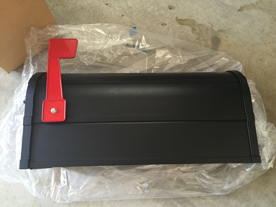 Salsbury Industries Mailbox New In Box Retails For $90 [Photo 7]