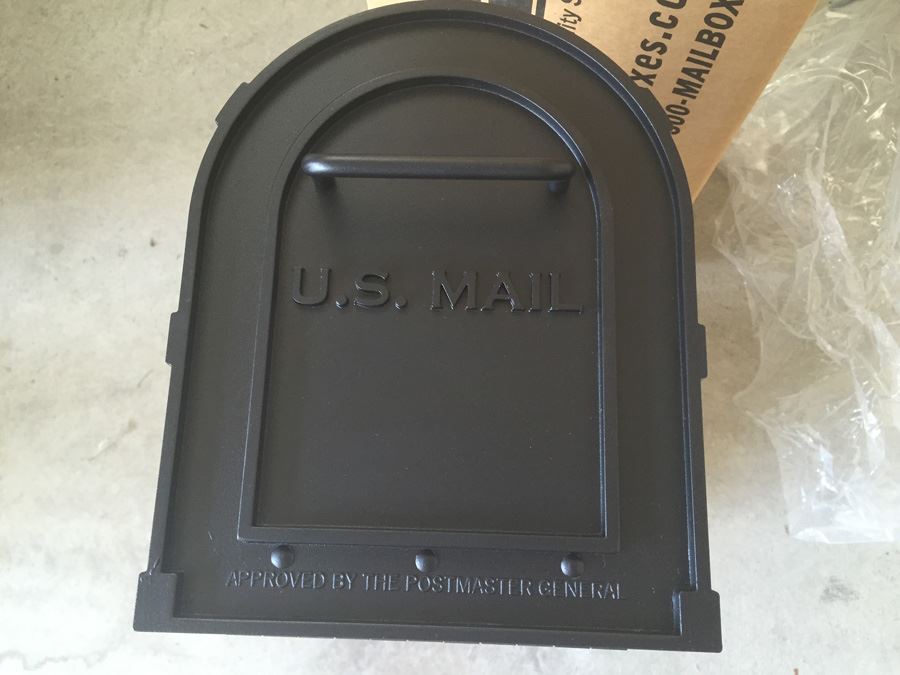Salsbury Industries Mailbox New In Box Retails For $90 [Photo 2]
