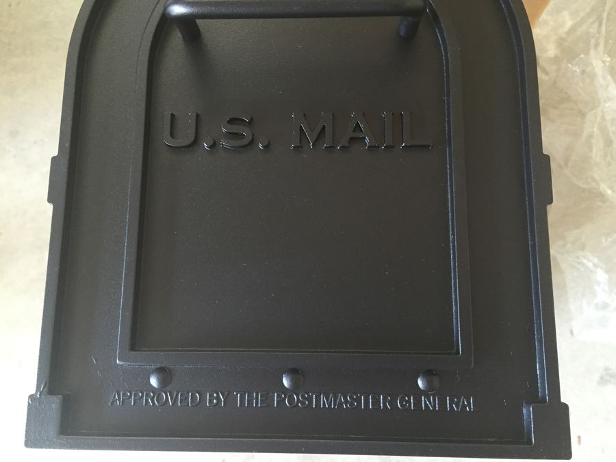 Salsbury Industries Mailbox New In Box Retails For $90 [Photo 3]
