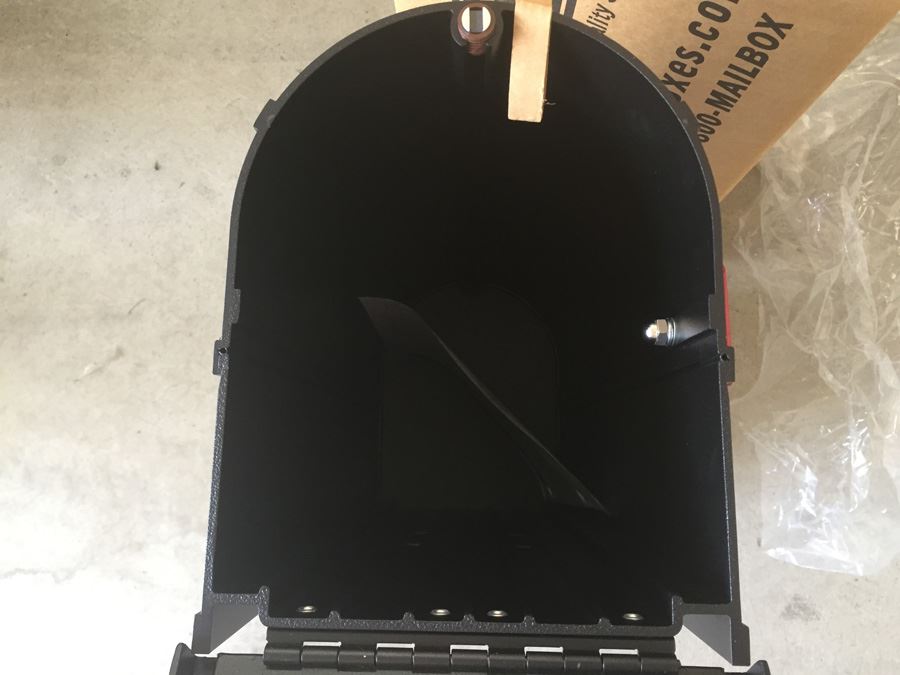 Salsbury Industries Mailbox New In Box Retails For $90 [Photo 6]