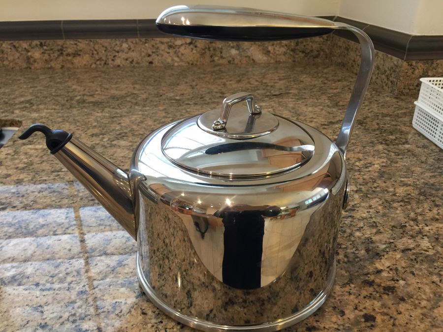 ALL-CLAD Teapot In Excellent Condition Retails For $100