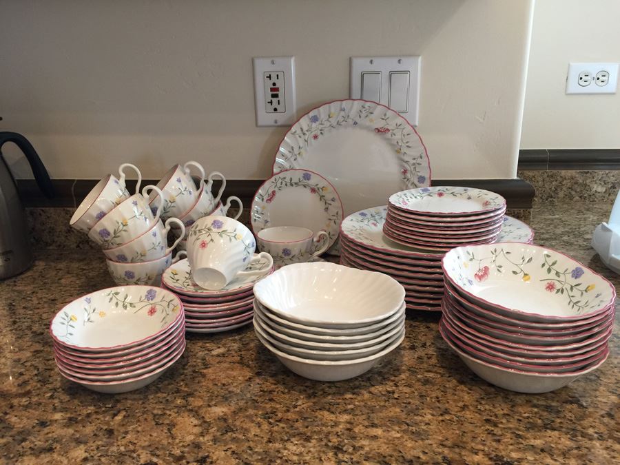 60-Piece Johnson Bros China Set Made In England [Photo 4]