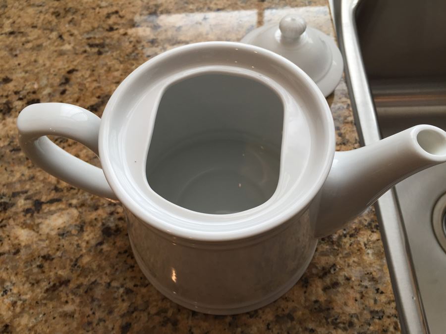 White Teapot [Photo 2]