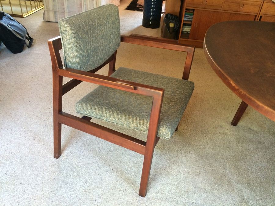 Jens Risom Walnut Dining Table with 6 Chairs and 3 Leaves [Photo 18]