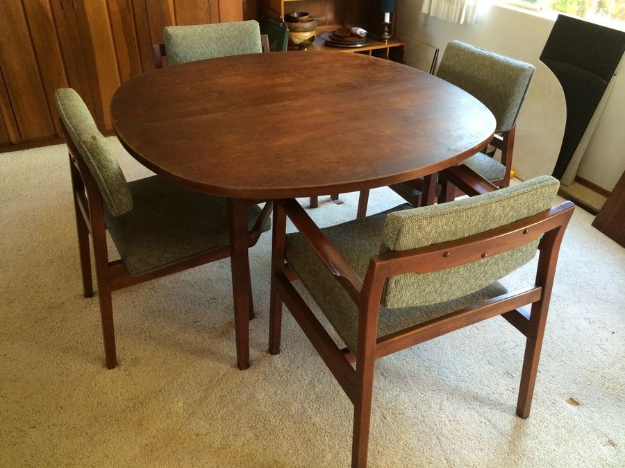Jens Risom Walnut Dining Table with 6 Chairs and 3 Leaves [Photo 22]
