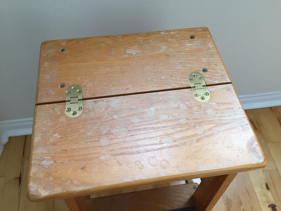 Wooden Step Ladder [Photo 2]