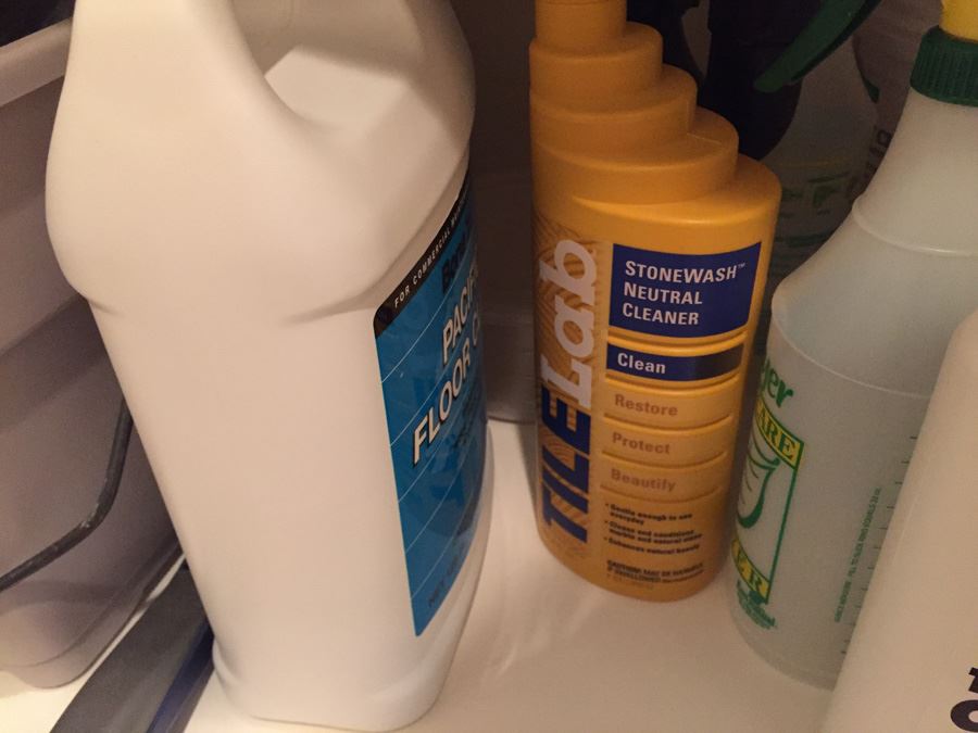 Huge Cleaning Supplies, Lightbulb And Shoe Shine Lot [Photo 18]