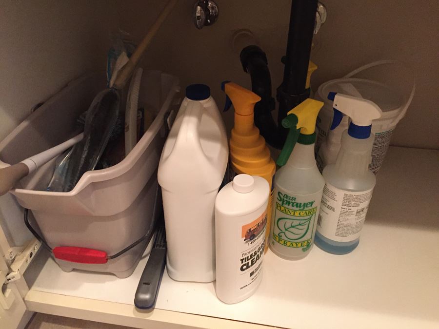 Huge Cleaning Supplies, Lightbulb And Shoe Shine Lot [Photo 3]