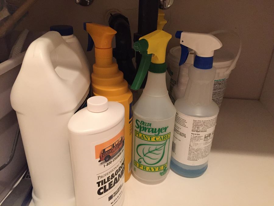 Huge Cleaning Supplies, Lightbulb And Shoe Shine Lot [Photo 17]