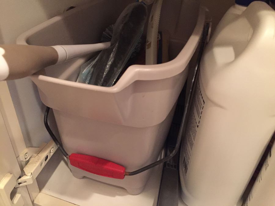 Huge Cleaning Supplies, Lightbulb And Shoe Shine Lot [Photo 16]