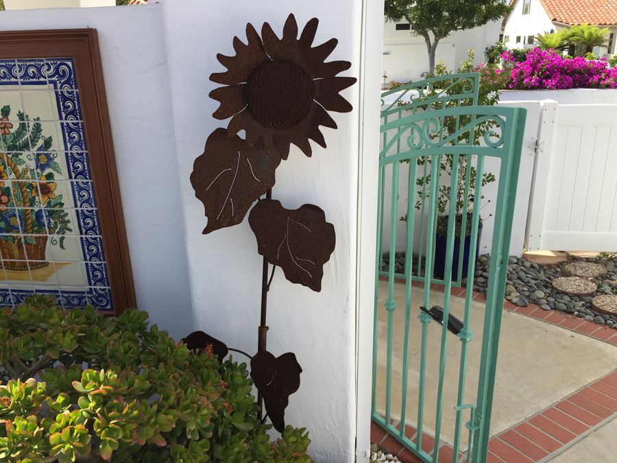 Tall Metal Sunflower Garden Sculpture [Photo 4]