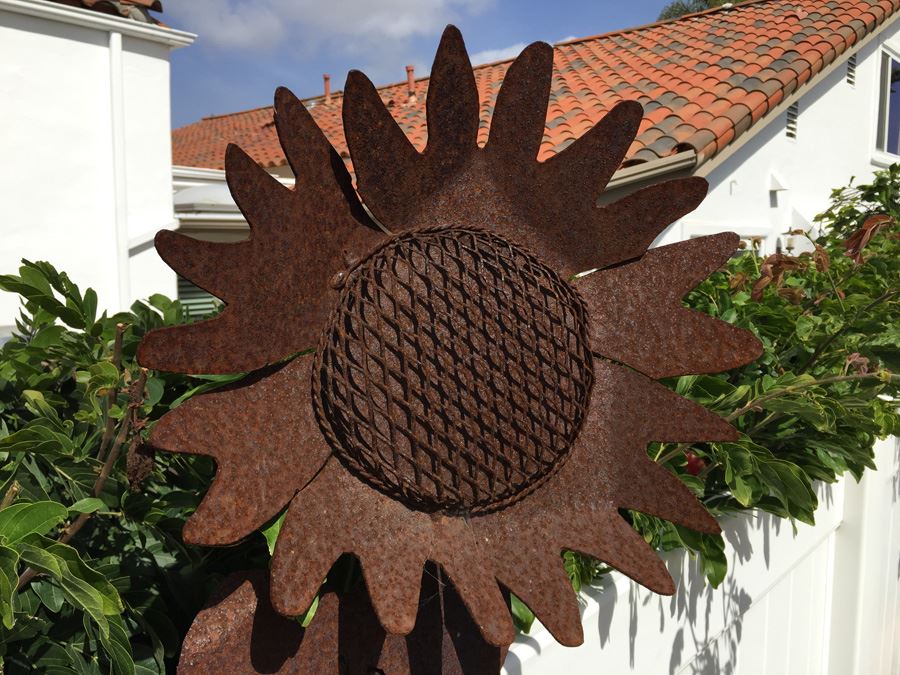 Tall Metal Sunflower Garden Sculpture [Photo 11]