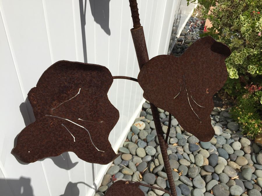 Tall Metal Sunflower Garden Sculpture [Photo 10]