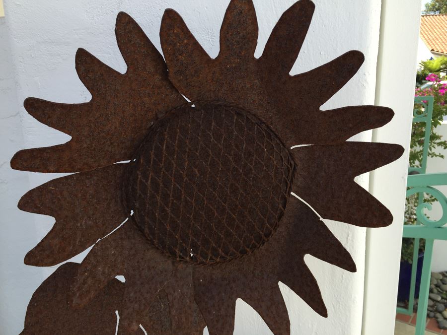 Tall Metal Sunflower Garden Sculpture [Photo 5]