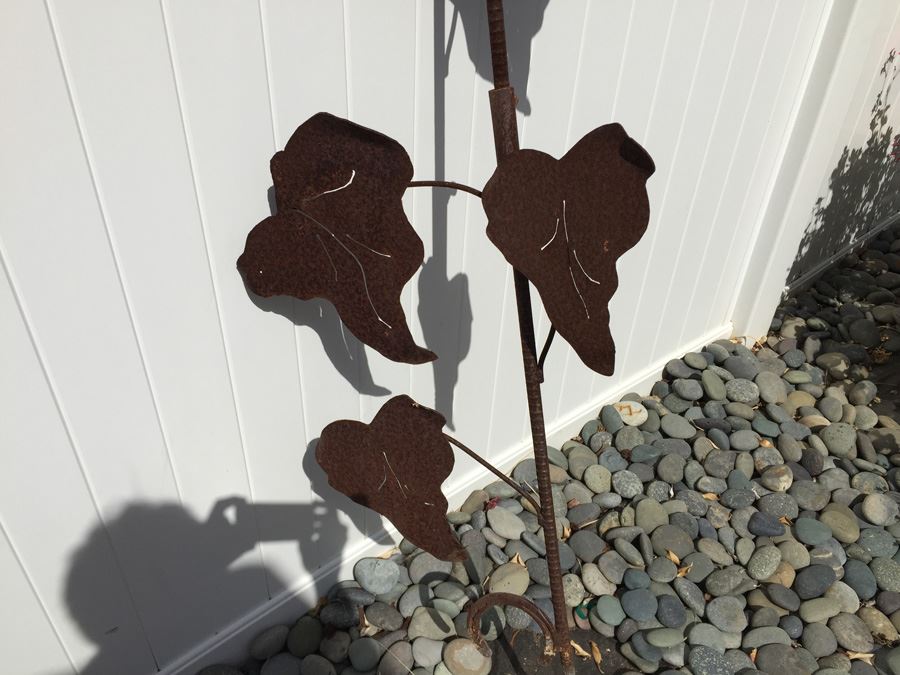 Tall Metal Sunflower Garden Sculpture [Photo 7]