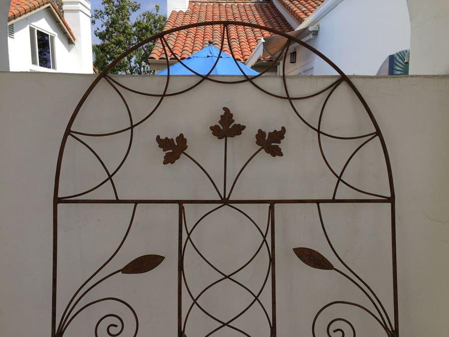 Arched Metal Garden Trellis [Photo 2]