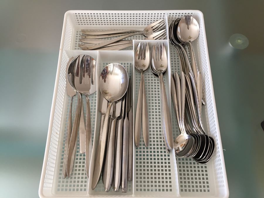 Nice Set Of Oneida Stainless Steel Flatware [Photo 4]