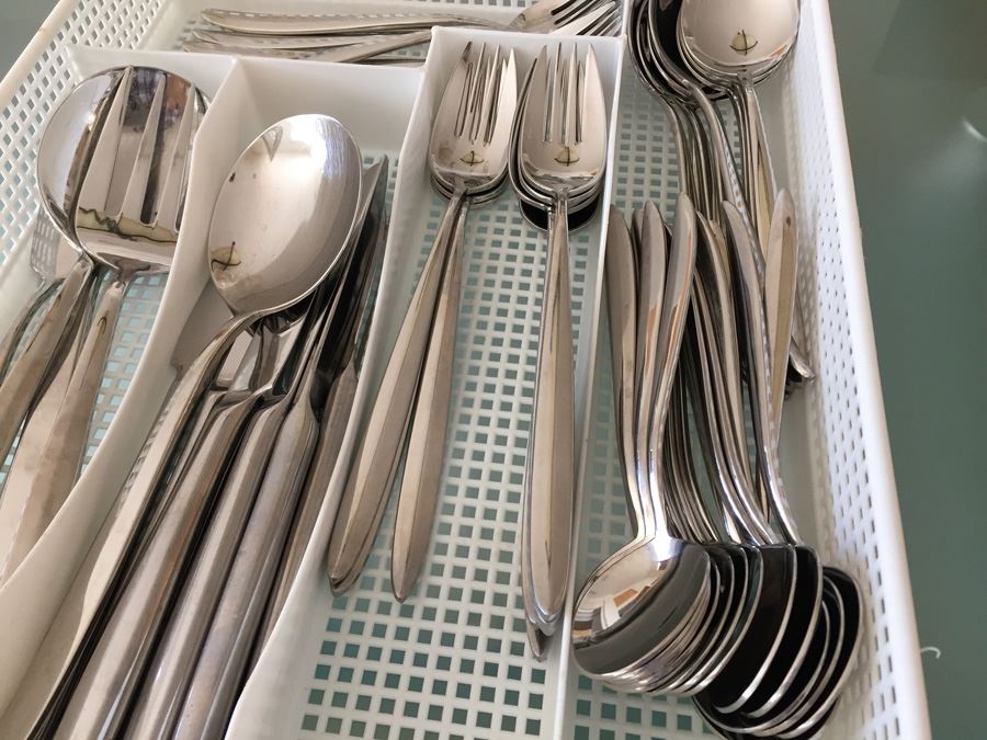 Nice Set Of Oneida Stainless Steel Flatware [Photo 5]