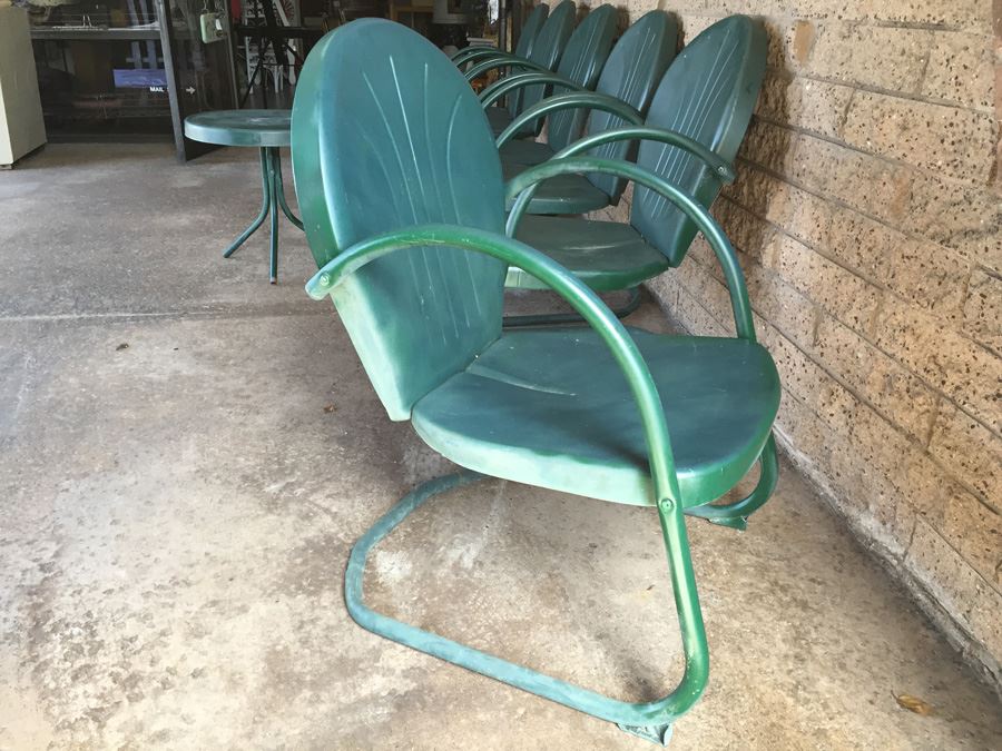 Vintage Green Retro Metal Motel Lawn Chairs Shell Back With Side Table In Excellent Condition Estimate $90 Each [Photo 5]