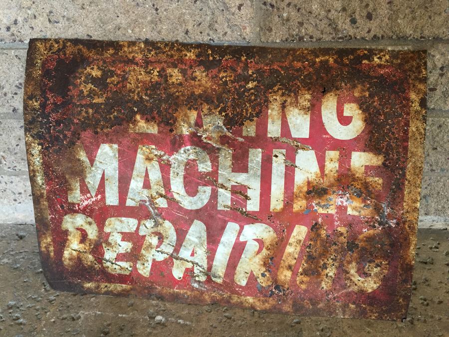 Vintage Metal Painted Sign 'Sewing Machine Repairing' [Photo 5]