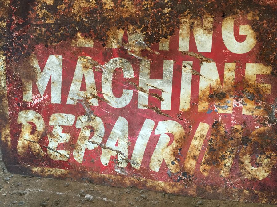 Vintage Metal Painted Sign 'Sewing Machine Repairing' [Photo 4]