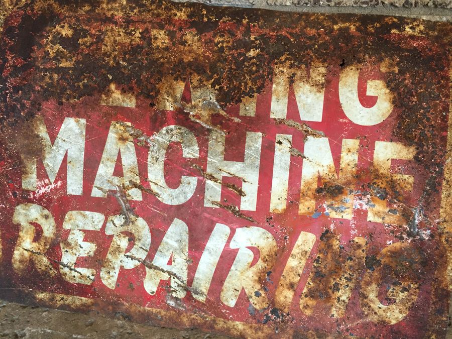Vintage Metal Painted Sign 'Sewing Machine Repairing' [Photo 3]