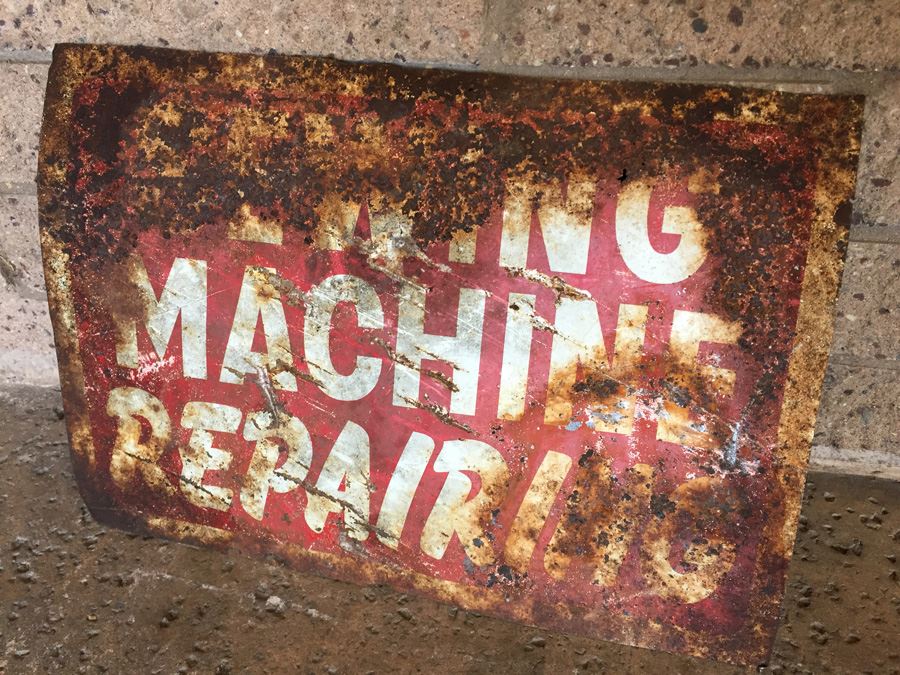 Vintage Metal Painted Sign 'Sewing Machine Repairing' [Photo 2]