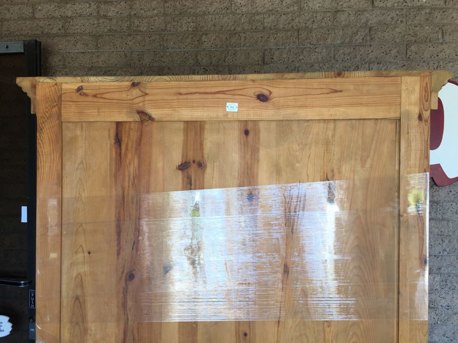 Rustic Wooden Cabinet [Photo 5]