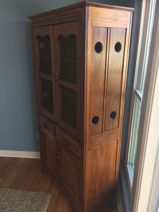 Antique American Pastry Cupboard Pie Safe c. 1880-1890 Estimate $1,000 [Photo 4]