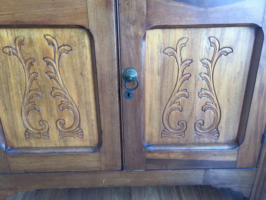 Antique American Pastry Cupboard Pie Safe c. 1880-1890 Estimate $1,000 [Photo 17]