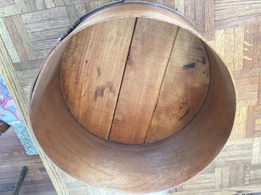 Large Vintage Young American Cheese Round Box Estimate $100 Great Condition [Photo 7]