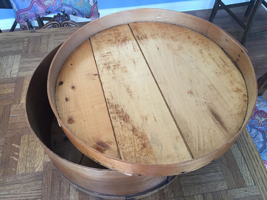 Large Vintage Young American Cheese Round Box Estimate $100 Great Condition [Photo 2]