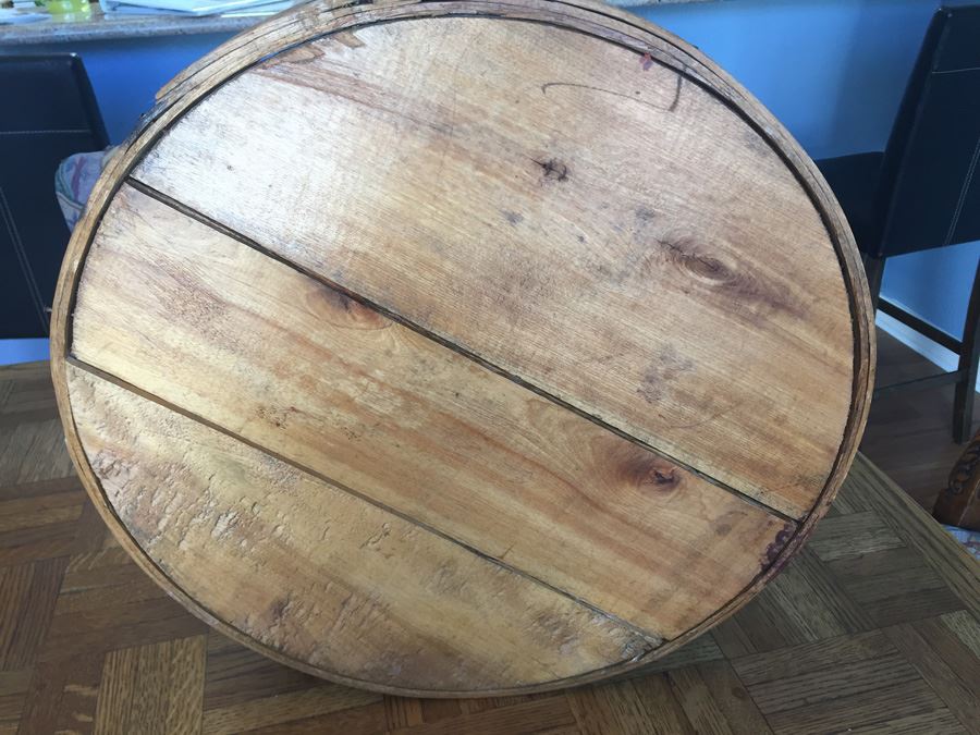 Large Vintage Young American Cheese Round Box Estimate $100 Great Condition [Photo 9]