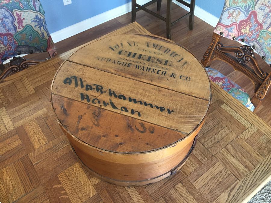 Large Vintage Young American Cheese Round Box Estimate $100 Great Condition [Photo 6]