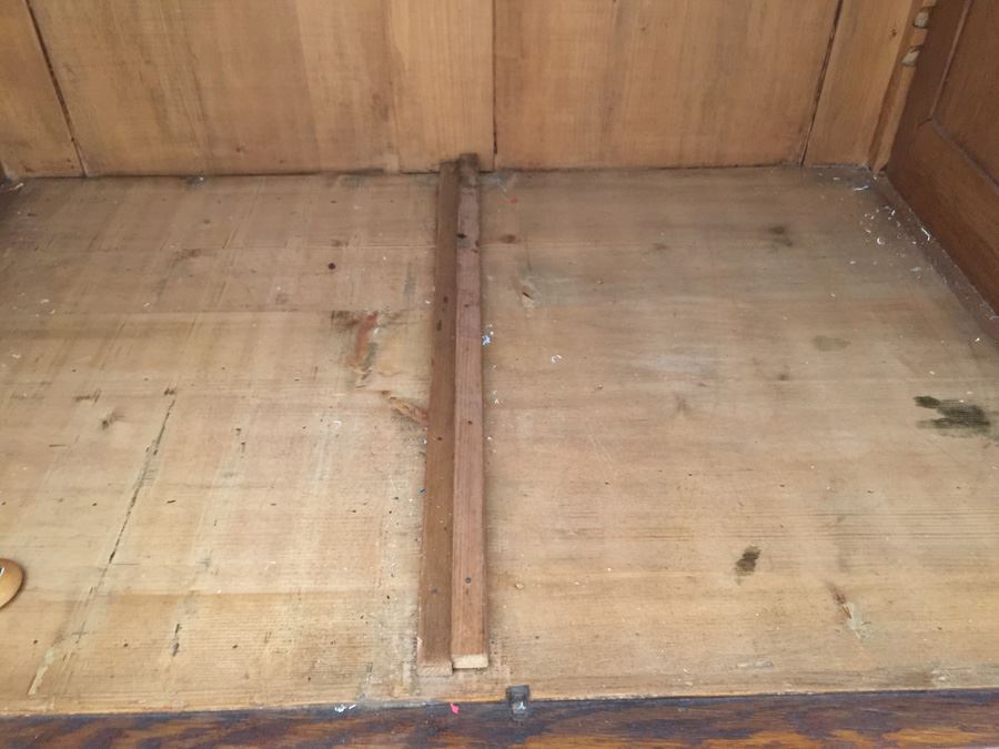 Beautiful Antique Cabinet With Lock And Skeleton Key [Photo 6]