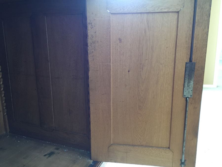 Beautiful Antique Cabinet With Lock And Skeleton Key [Photo 10]