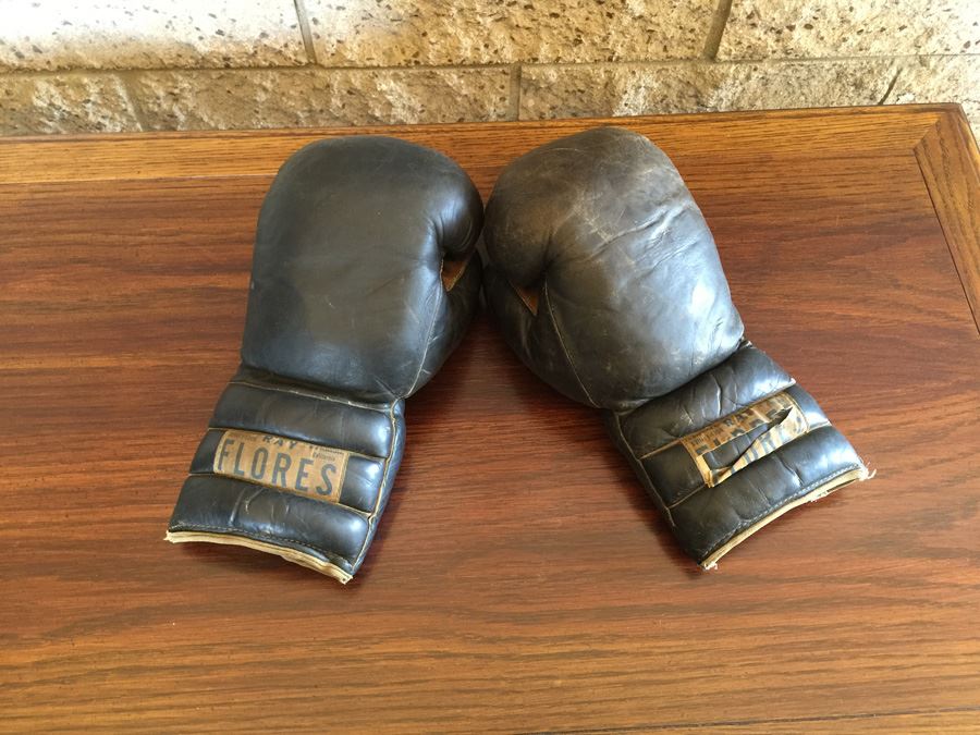 1950's Boxer's Original Boxing Gloves 'RAY FLORES' Excellent Condition Estimate $250+
