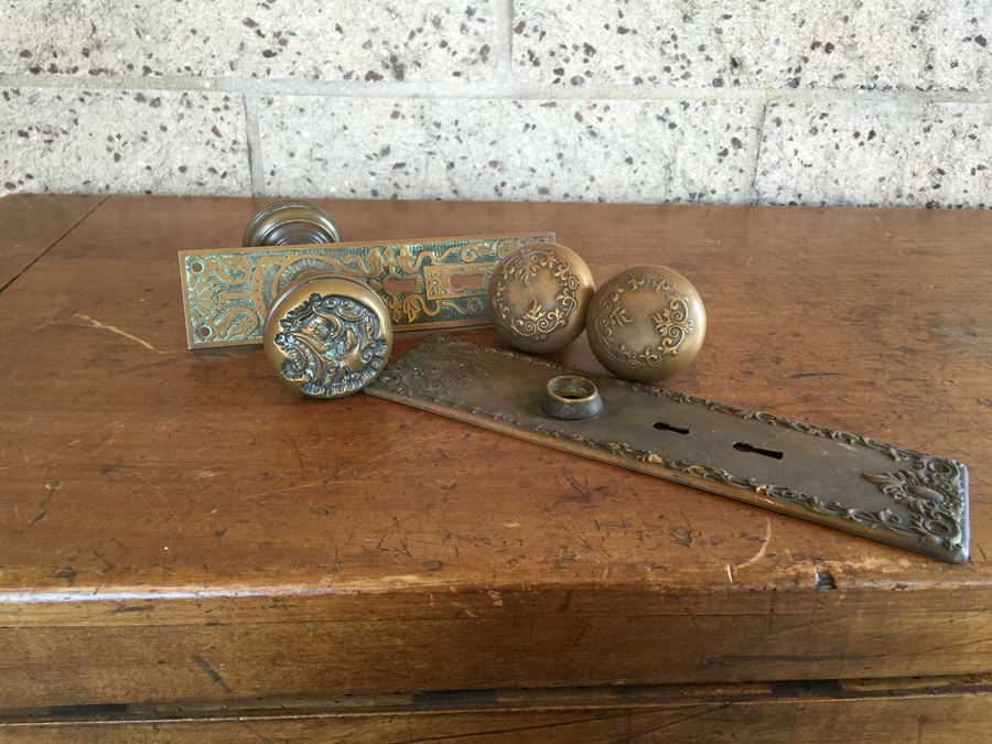 Vintage Door Hardware Door Knobs [Photo 1]
