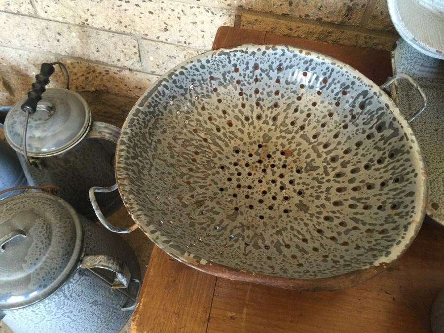 Vintage Graniteware Lot [Photo 4]