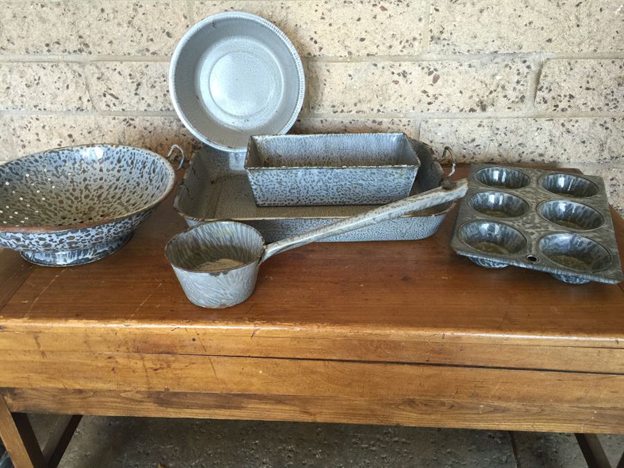 Vintage Graniteware Lot [Photo 2]