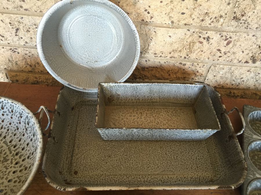 Vintage Graniteware Lot [Photo 3]