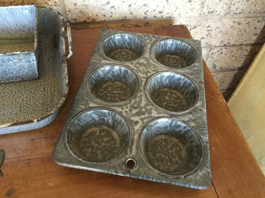 Vintage Graniteware Lot [Photo 5]